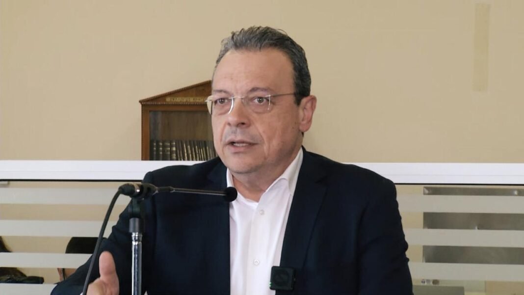 Σωκράτης-Φάμελλος:-Η-ανάρτησή-του-για-την-απώλεια-της-Λένας-Σαμαρά-–-«Με-ειλικρινή-θλίψη-εκφράζω-τα-θερμά-μου-συλλυπητήρια»