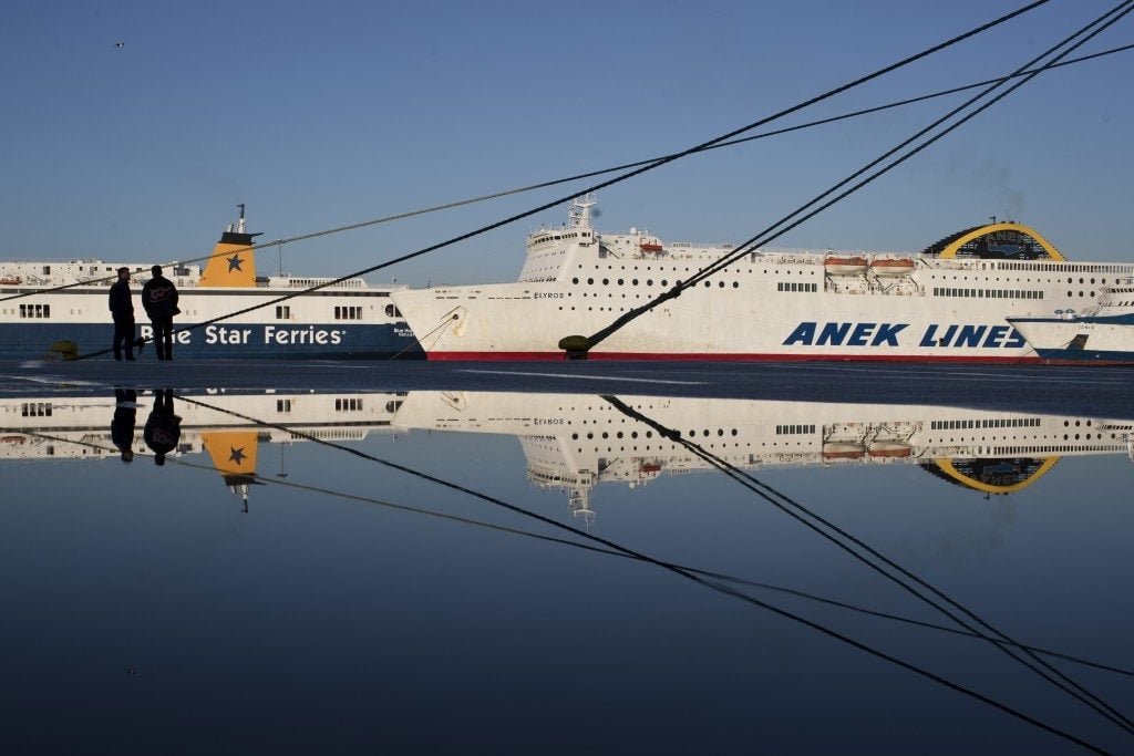 strong-winds-cause-ferry-cancellations-and-high-fire-risk-in-greece