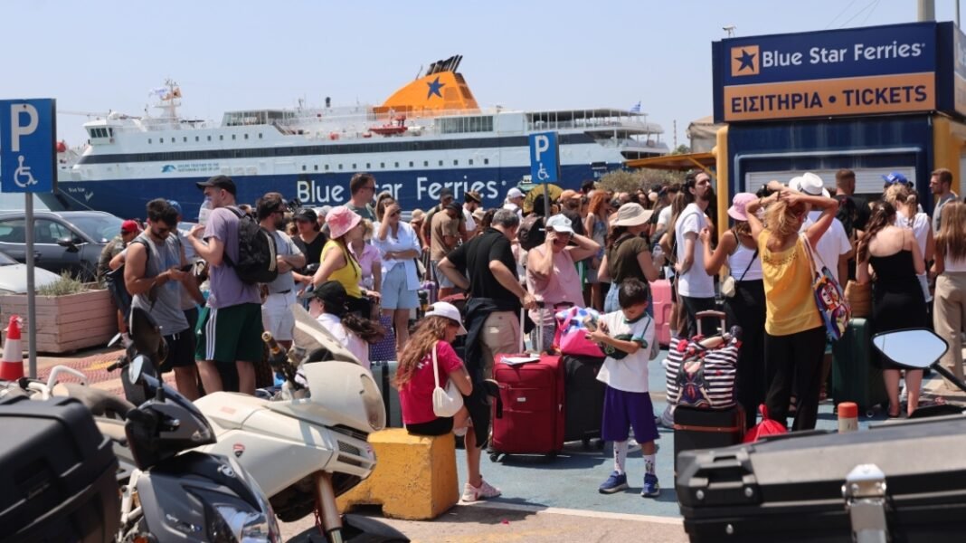 blue-star-ferries:-Τροποποιήσεις-δρομολογίων-λόγω-του-απαγορευτικού-απόπλου