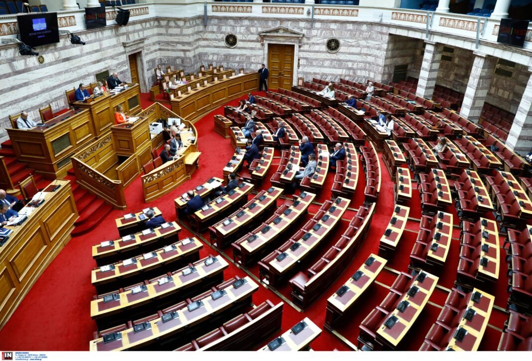 Βουλή:-Κατατέθηκε-το-νομοσχέδιο-για-το-μεταναστευτικό-–-Τα-κυριότερα-σημεία-του