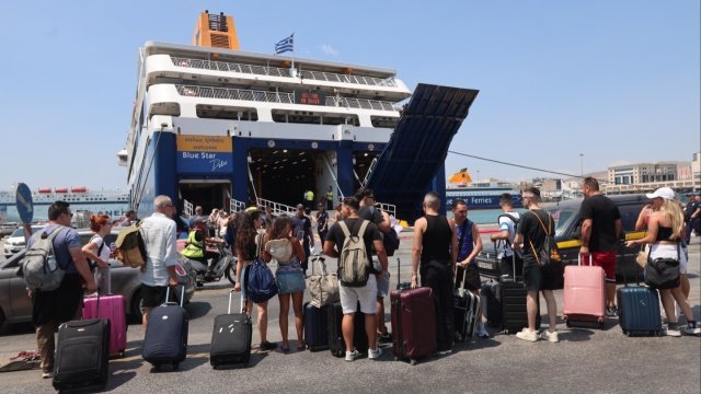 Καιρός:-Θυελλώδεις-άνεμοι-έως-8-μποφόρ-στο-Αιγαίο-–-Σε-ακραίο-κίνδυνο-πυρκαγιάς-4-Περιφέρειες