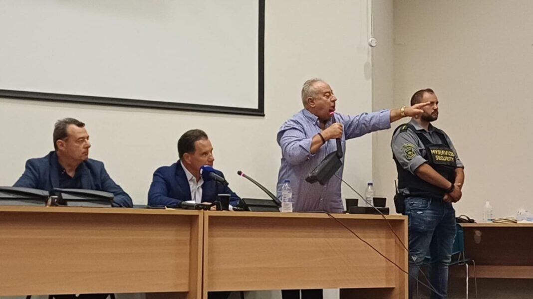Επεισόδιο ανάμεσα σε Γεωργιάδη και υγειονομικούς στη Ρόδο: «Δεν ντρέπεστε;» – «Γιατί φωνάζετε; Για ηρεμήστε»