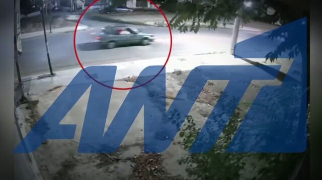 Ζεφύρι:-Καρέ-καρέ-η-στιγμή-που-οδηγός-αυτοκινήτου-παρασύρει-και-εγκαταλείπει-μηχανή