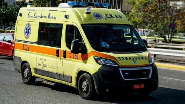 Θανατηφόρο-τροχαίο-στην-Αγία-Παρασκευή:-Μηχανή-συγκρούστηκε-με-ΙΧ