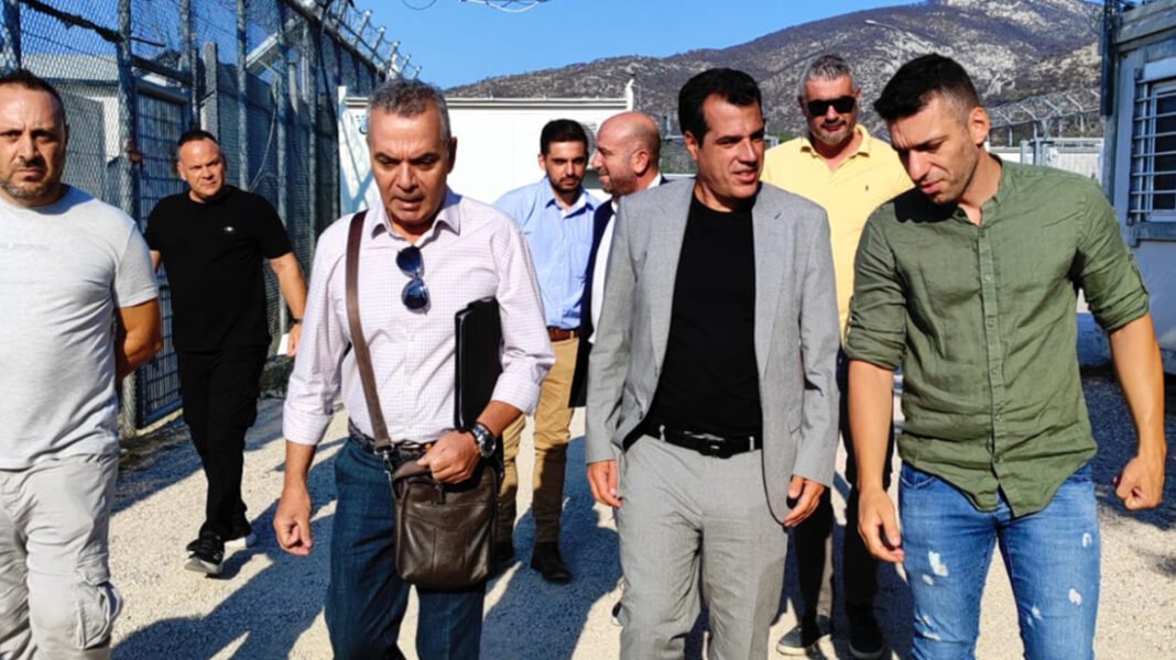 Στην-Αμυγδαλέζα-ο-Πλεύρης:-Φυλακή-ή-επιστροφή-για-όσους-μπαίνουν-παράνομα-στη-χώρα