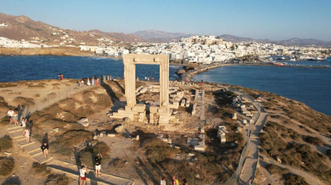 Το-Πρωτοδικείο-δικαίωσε-το-υπ.-Πολιτισμού-έναντι-του-Δήμου-Νάξου,-παραμένει-έως-27-Σεπτεμβρίου-η-περίφραξη-στην-Πορτάρα