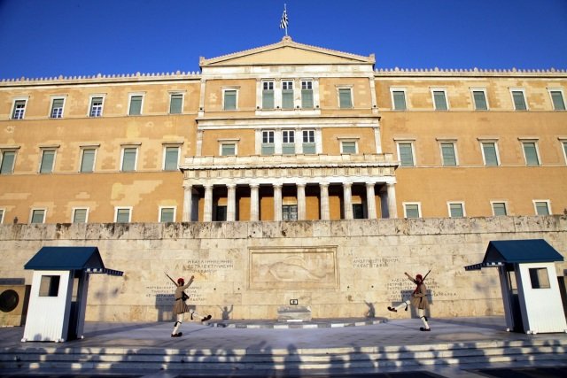 Δύο-φορές-επιτέθηκε-στους-Εύζωνες-ο-αλλοδαπός-που-απελαύνεται,-λέει-το-υπουργείο-Μετανάστευσης