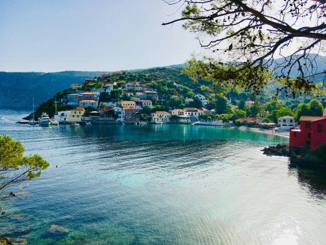 Επιχειρήσεις-του-ελληνικού-fbi-για-ναρκωτικά-και-εκβιασμούς-σε-νησιά-–-Τρεις-συλλήψεις-στην-Κεφαλονιά