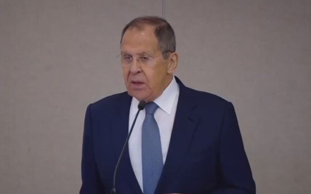 Λαβρόφ:-Πρέπει-να-επιλυθεί-το-ζήτημα-“νομιμότητας”-του-Ζελένσκι-–-Οι-Ευρωπαίοι-υπονομεύουν-την-Αλάσκα