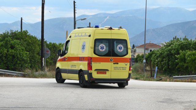 Οδηγός-ΙΧ-συγκρούστηκε-με-αναπηρικό-αμαξίδιο-στα-Τρίκαλα-και-εγκατέλειψε-το-σημείο