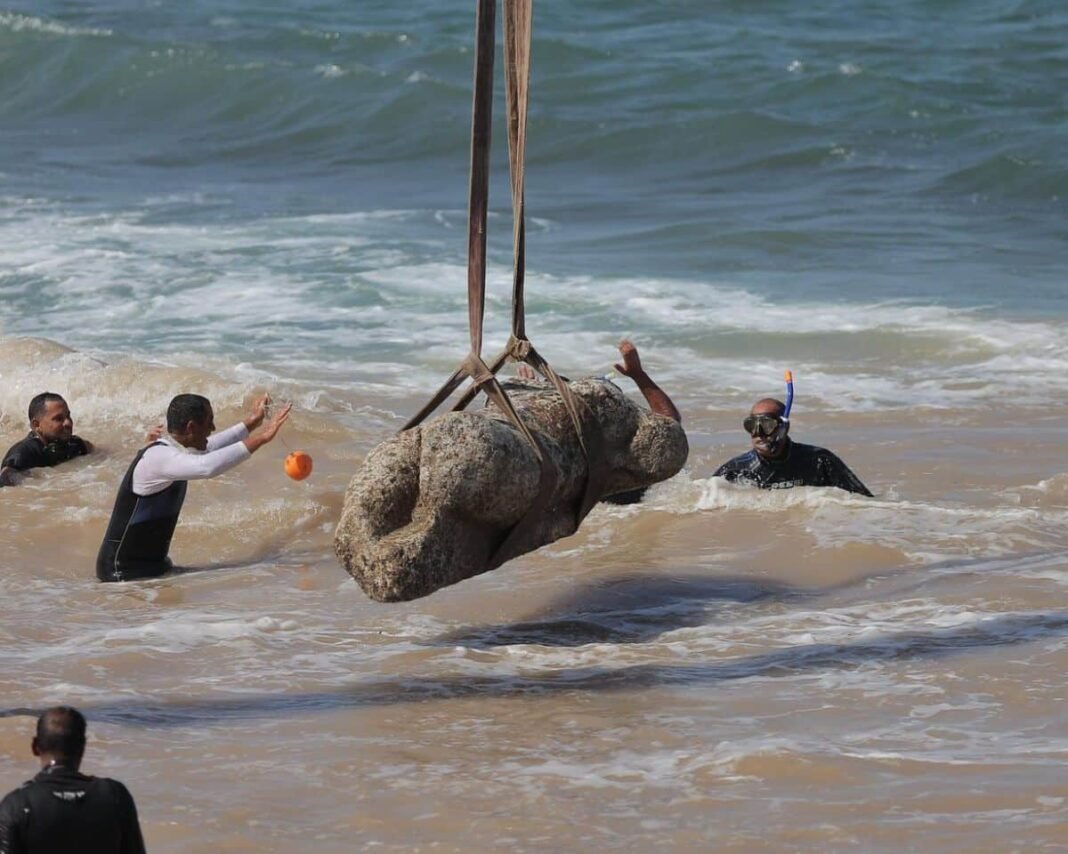 2,000-year-old-statues-resurface-from-sunken-city-off-alexandria,-egypt
