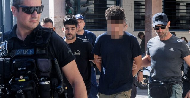 Επιμένουν-οι-γονείς-του-25χρονου-που-προφυλακίστηκε-για-τη-φωτιά-στην-Πάτρα:-«Υπό-κράτηση»-δεν-είναι-ο-γιος-μας,-αλλά-ο-εθελοντισμός