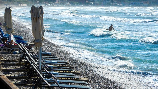 Καιρός:-Επιμένει-το-μελτέμι,-πολύ-υψηλός-κίνδυνος-πυρκαγιάς-σε-6-περιοχές
