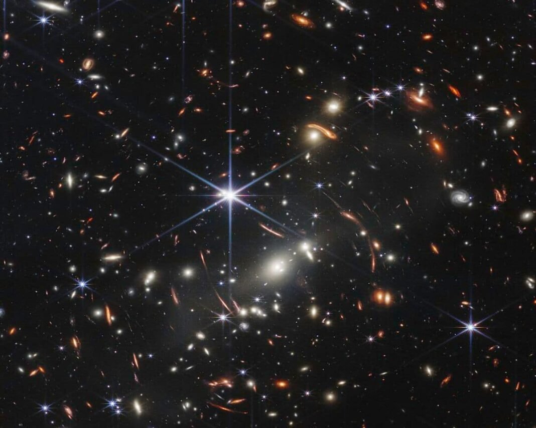 300-unusually-bright-objects-spotted-by-webb-telescope-leave-astronomers-baffled