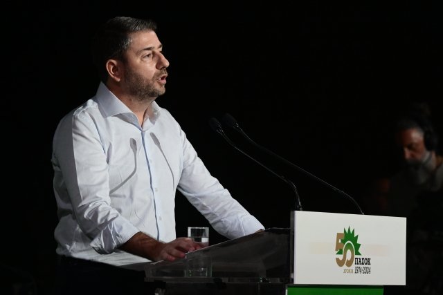 Επέτειος-3ης-του-Σεπτέμβρη:-Το-ΠΑΣΟΚ-σε-μετωπική-σύγκρουση-με-τη-ΝΔ-και-απέναντι-σε-Τσίπρα