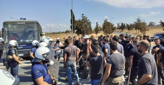 Συγκέντρωση-των-κτηνοτρόφων-στον-κόμβο-του-αεροδρομίου-Ηρακλείου-–-«Μπλόκο»-της-ΕΛΑΣ-στην-περιοχή,-δείτε-φωτογραφίες