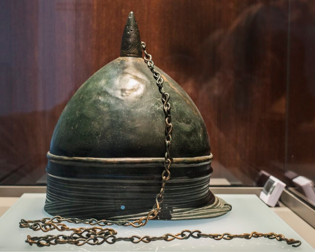 underwater-discovery-reveals-2,200-year-old-roman-helmet-from-naval-battle