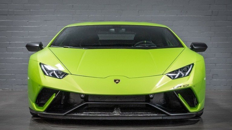 Αυτή-η-lamborghini-huracan-δεν-«βλέπει»-την-temerario