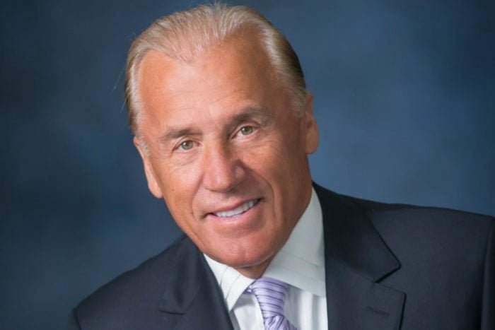 greek-american-investor-dean-metropoulos-buys-5%-of-new-england-patriots