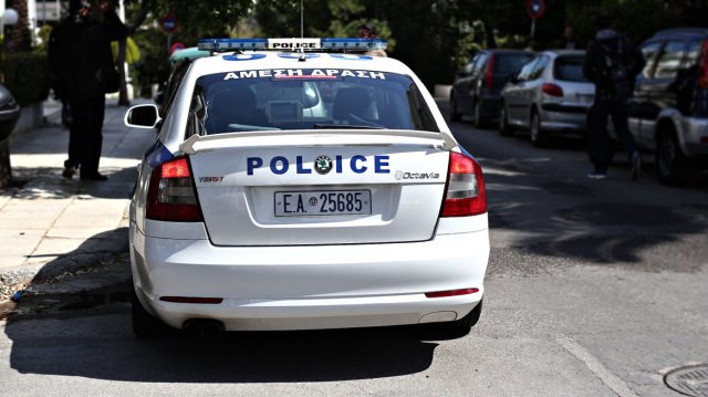 Συνελήφθησαν-τρεις-διακινητές-στη-Θεσσαλονίκη-–-Μετέφεραν-παράνομα-αλλοδαπούς-με-«ταρίφα»-έως-e16.000