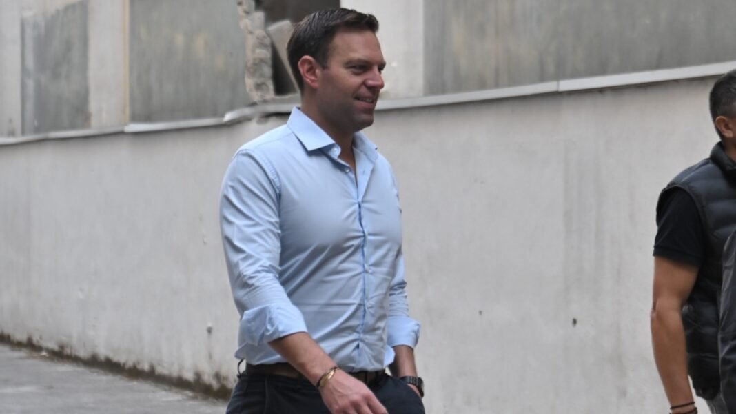 Κασσελάκης κατά Αυγενάκη: Κατέθεσε αναφορά για το πόθεν έσχες του πρώην υπουργού στην Ευρωπαϊκή Εισαγγελία, δείτε βίντεο