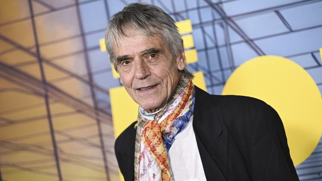 «highlander»:-Ο-jeremy-irons-θα-είναι-ο-νέος-«κακός»-στο-remake-του-chad-stahelski