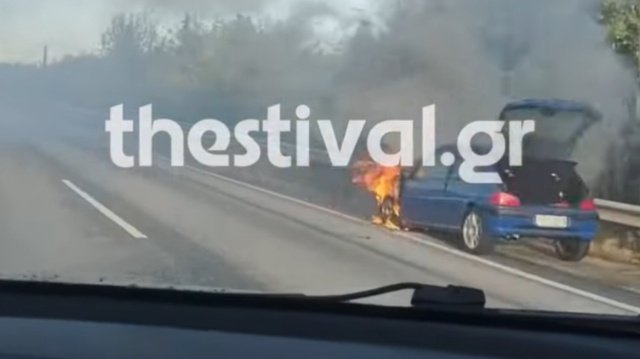 Αυτοκίνητο-τυλίχθηκε-στις-φλόγες-στο-Ωραιόκαστρο,-δείτε-βίντεο