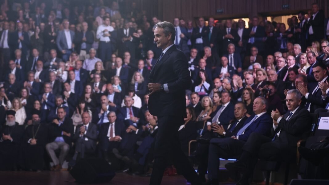 Το παρασκήνιο της εκδήλωσης στο Ωδείο: Το μήνυμα Μητσοτάκη και τα πηγαδάκια για την απουσία Σαμαρά