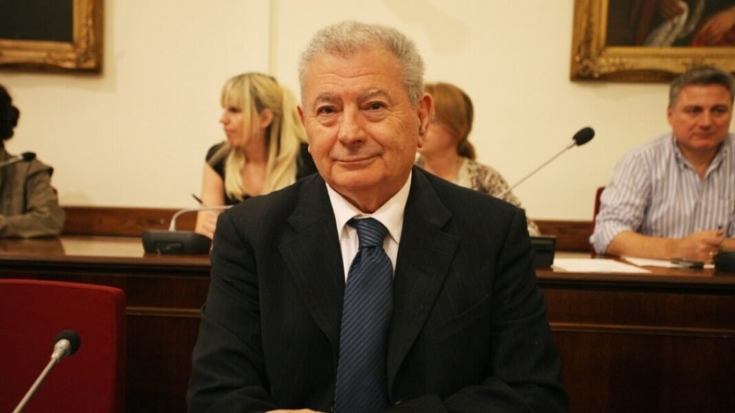 «Ο-πατέρας-μου-ήταν-χτυπημένος,-σκεπασμένος-με-μπουφάν-–-Αυτή-η-εικόνα-δεν-ξεχνιέται,-είναι-μπροστά-μου-κάθε-μέρα»-κατέθεσε-ο-γιος-του-Σήφη-Βαλυράκη