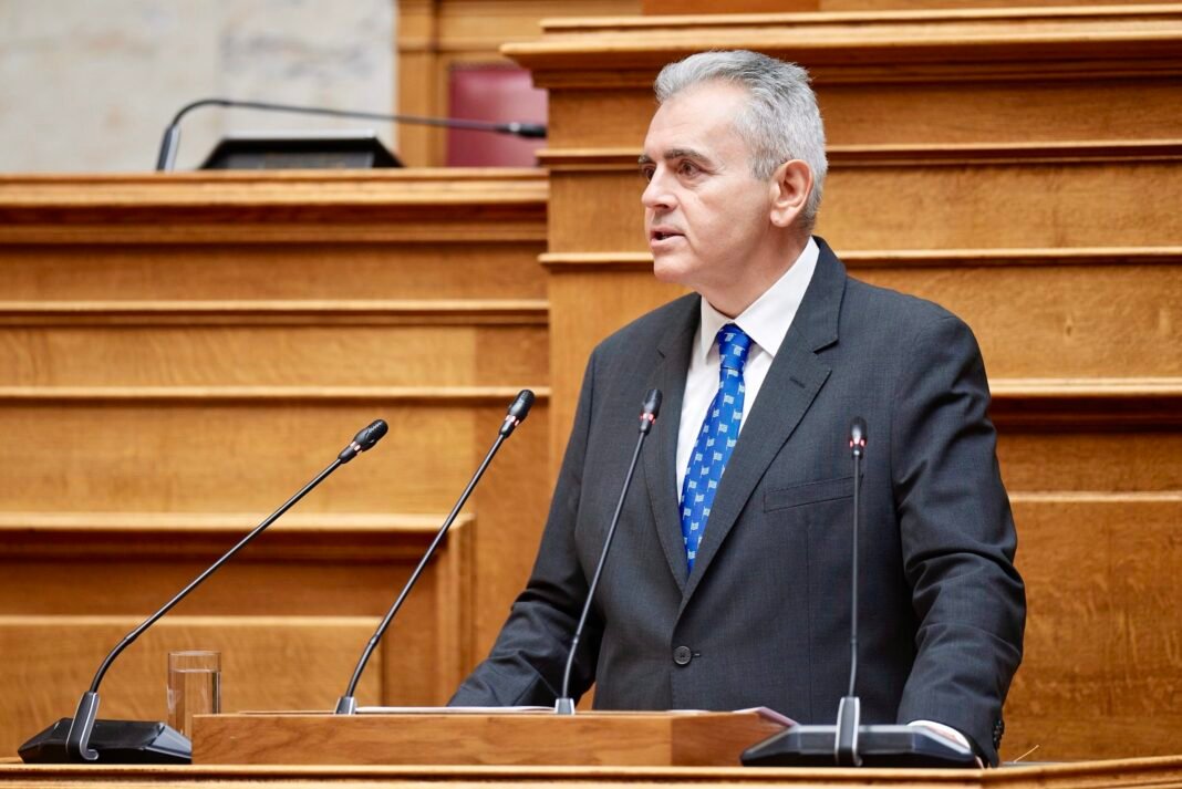 Τι-ζητούν-τα-«γαλάζια»-στελέχη-από-τον-Μάξιμο-Χαρακόπουλο