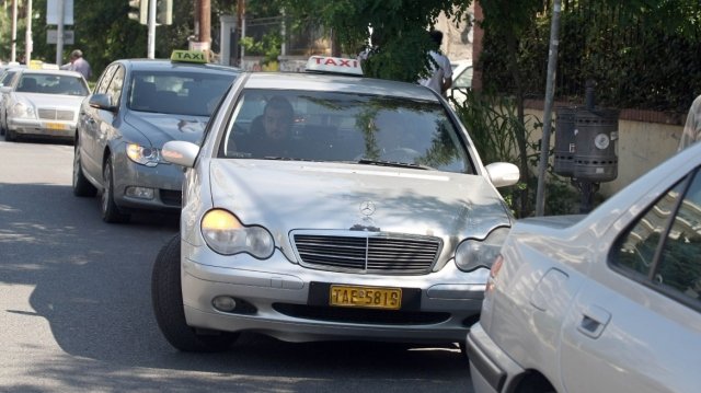 Τρόμος-για-οδηγό-ταξί-στη-Θεσσαλονίκη:-35χρονος-παρίστανε-τον-πελάτη-και-τον-απείλησε-με-σύριγγα-για-να-τον-ληστέψει