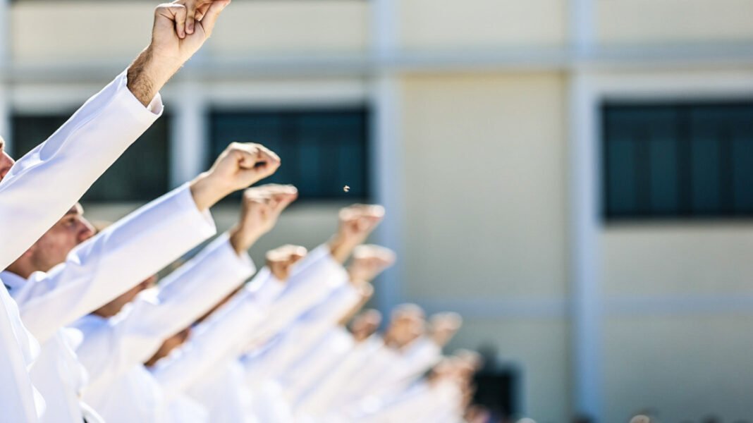 Συνελήφθη ανθυποπλοίαρχος του Λιμενικού – Έκλεβε καύσιμα και στη συνέχεια τα πουλούσε