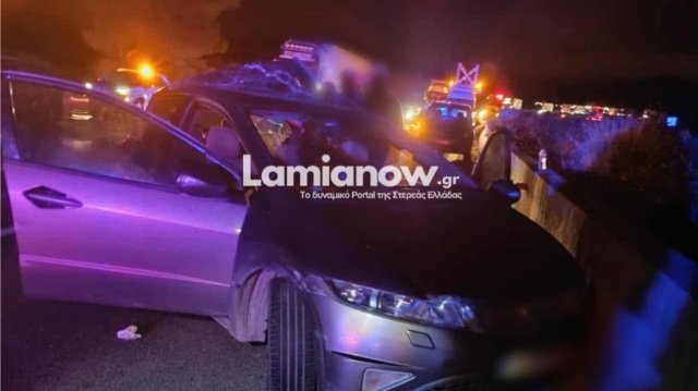 Σοβαρό τροχαίο στην Αθηνών-Λαμίας: Φορτηγό παρέσυρε αυτοκίνητο που είχε σταματήσει στη ΛΕΑ – Τραυματίστηκε ο οδηγός του ΙΧ