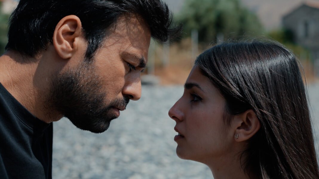 Η-γη-της-ελιάς:-Η-Αθηνά-«συλλαμβάνει»-τον-Τζον-και-την-Ιουλία-στο-κρεβάτι-Καταιγιστικές-εξελίξεις