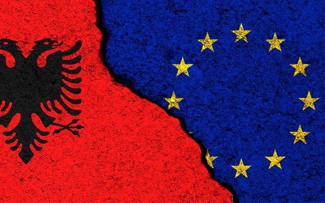 Αλβανία:-Οι-σωροί-σκουπιδιών-δυσκολεύουν-την-ένταξη-στην-ΕΕ
