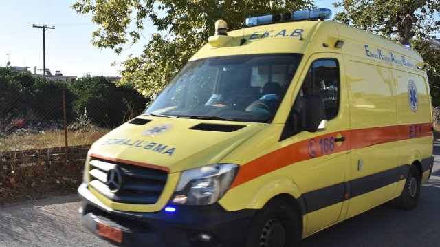 Καστοριά:-Αυτοκίνητο-παρέσυρε-και-τραυμάτισε-ποδηλάτη-στη-Γυρολιμνιά