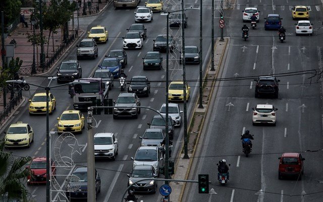 Τέλη-Κυκλοφορίας-2026:-Τι-θα-πληρώσουμε-φέτος,-πότε-αναρτώνται-τα-ειδοποιητήρια-και-ποια-είναι-τα-πρόστιμα-για-εκπρόθεσμη-καταβολή