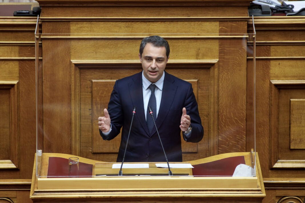Μάξιμος-Σενετάκης:-«Ουδέποτε-ζήτησα-εξηγήσεις,-ούτε-ενημερώθηκα-για-το-επίμαχο-ζήτημα»-–-Τι-απαντά-για-την-απομάκρυνσή-του-από-την-κυβέρνηση