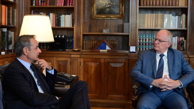 Μητσοτάκης-σε-Τασούλα:-Το-μνημείο-του-Αγνώστου-Στρατιώτη-έχει-συμβολικό-βάρος,-πρέπει-να-διαφυλάξουμε-τον-χαρακτήρα-του