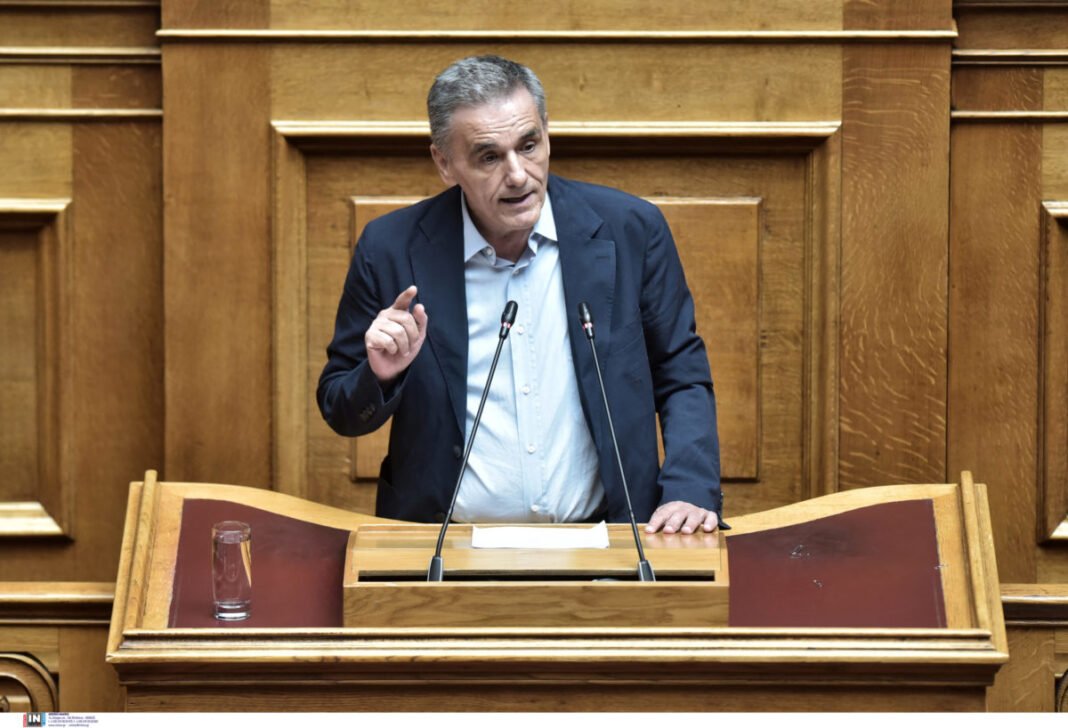 Τσακαλώτος:-Η-κυβέρνηση-δεν-μπορεί-να-πετύχει-ούτε-ποιοτική-ούτε-και-ποσοτική-ανάπτυξη