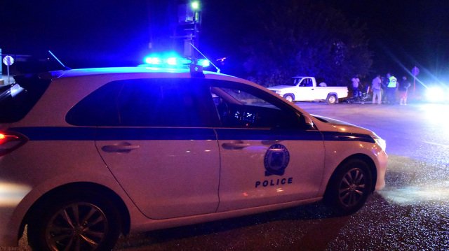 Βίντεο:-45χρονος-με-τσεκούρι-σπάει-αυτοκίνητο-και-σπίτια,-συνελήφθη-στα-Βριλήσσια