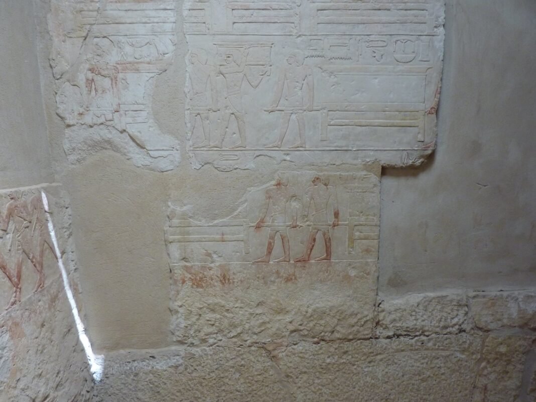 priceless-ancient-egyptian-wall-painting-vanishes-from-saqqara’s-khenti-ka-tomb