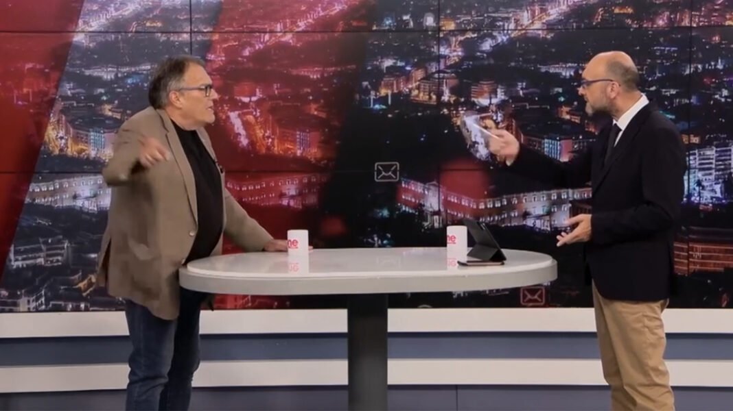 Επίθεση Νεφελούδη στον δημοσιογράφο Ζαχαρό – «Έτσι αντιμετωπίζουν τη δημοσιογραφία όταν αυτή ενοχλεί» σχολίασε ο Παύλος Μαρινάκης