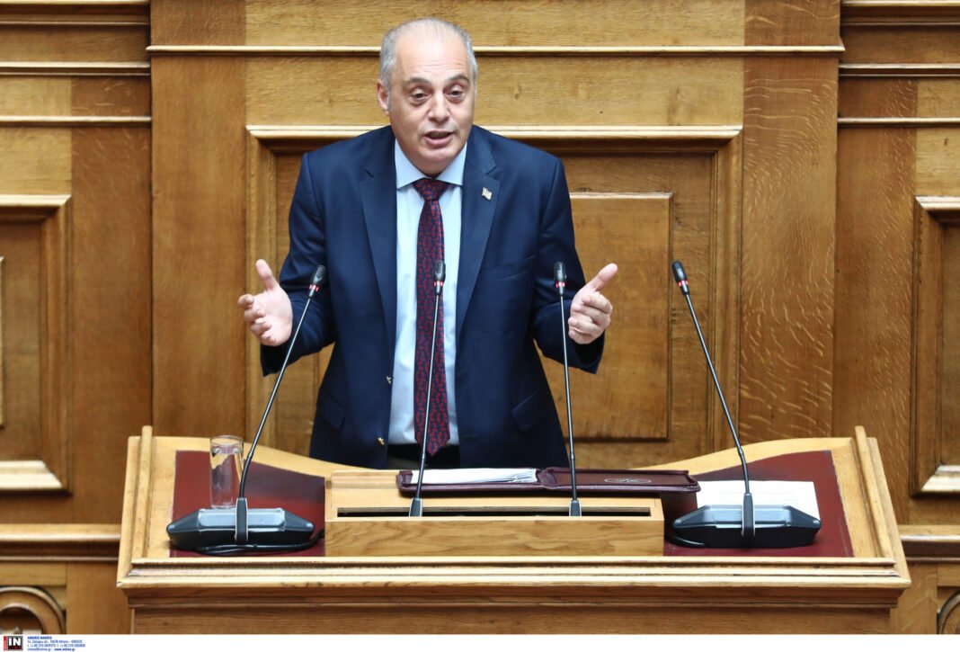 Βελόπουλος-στη-Βουλή:-Νομοσχέδιο-λαιμητόμος-που-θα-διαλύσει-οριστικά-ό,τι-έχει-απομείνει-από-την-προστασία-της-εργασίας