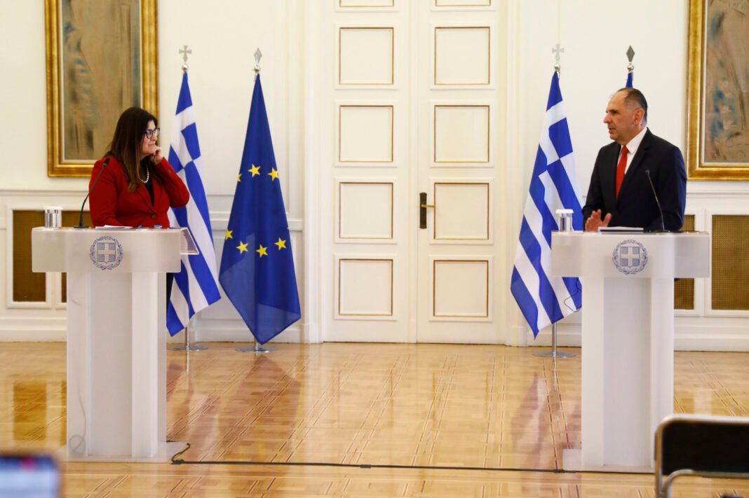 Γεραπετρίτης:-Η-Ελλάδα-φιλοδοξεί-να-διαδραματίσει-ενεργό-ρόλο-στην-επόμενη-μέρα-στη-Γάζα-και-τη-Μέση-Ανατολή