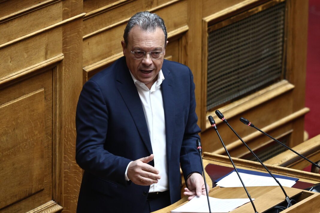 Φάμελλος:-Η-Ελλάδα-του-κυρίου-Μητσοτάκη-είναι-μία-χώρα-εργαζόμενων-φτωχών