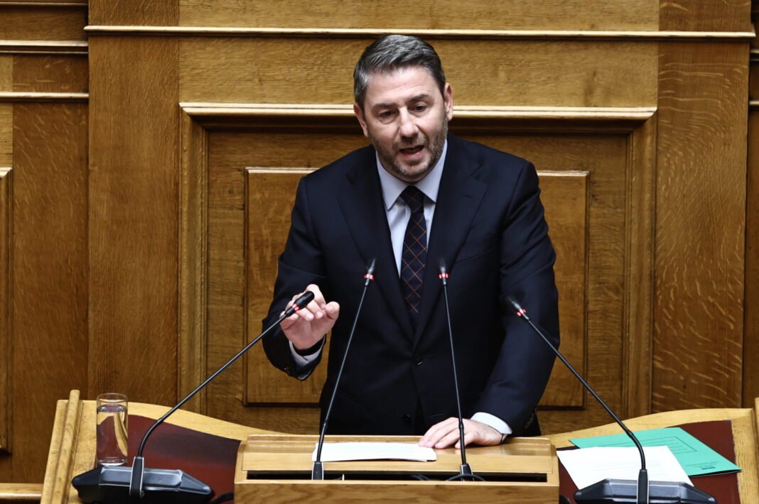 Ανδρουλάκης:-Σιγά-σιγά-ξηλώνετε-το-πουλόβερ-της-προστασίας-της-εργασίας-–-Ο-λαός-έχει-πια-άλλη-επιλογή,-ισχυρό-ΠΑΣΟΚ
