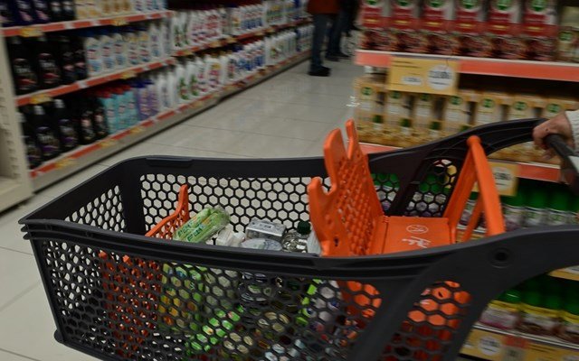 Σούπερ μάρκετ: Μείωση τιμών κατά 8% από σήμερα σε πάνω από 2.000 κωδικούς – Η λίστα των προϊόντων