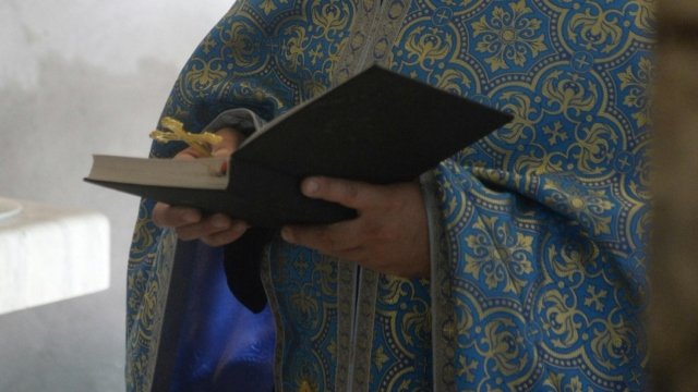 Ιερέας εξαπάτησε ηλικιωμένο στην Καβάλα – Του πήρε 259.000 ευρώ και έκανε ανακαίνιση στο σπίτι του