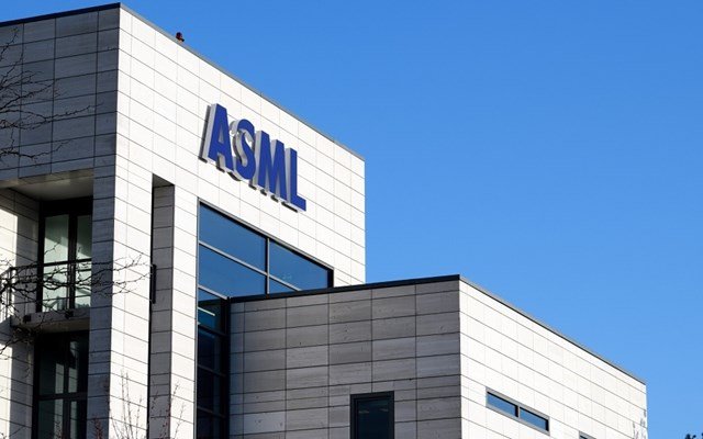Ράλι-για-την-asml-holding-–-Ξεπέρασαν-τις-εκτιμήσεις οι-παραγγελίες-του-γ’-τριμήνου